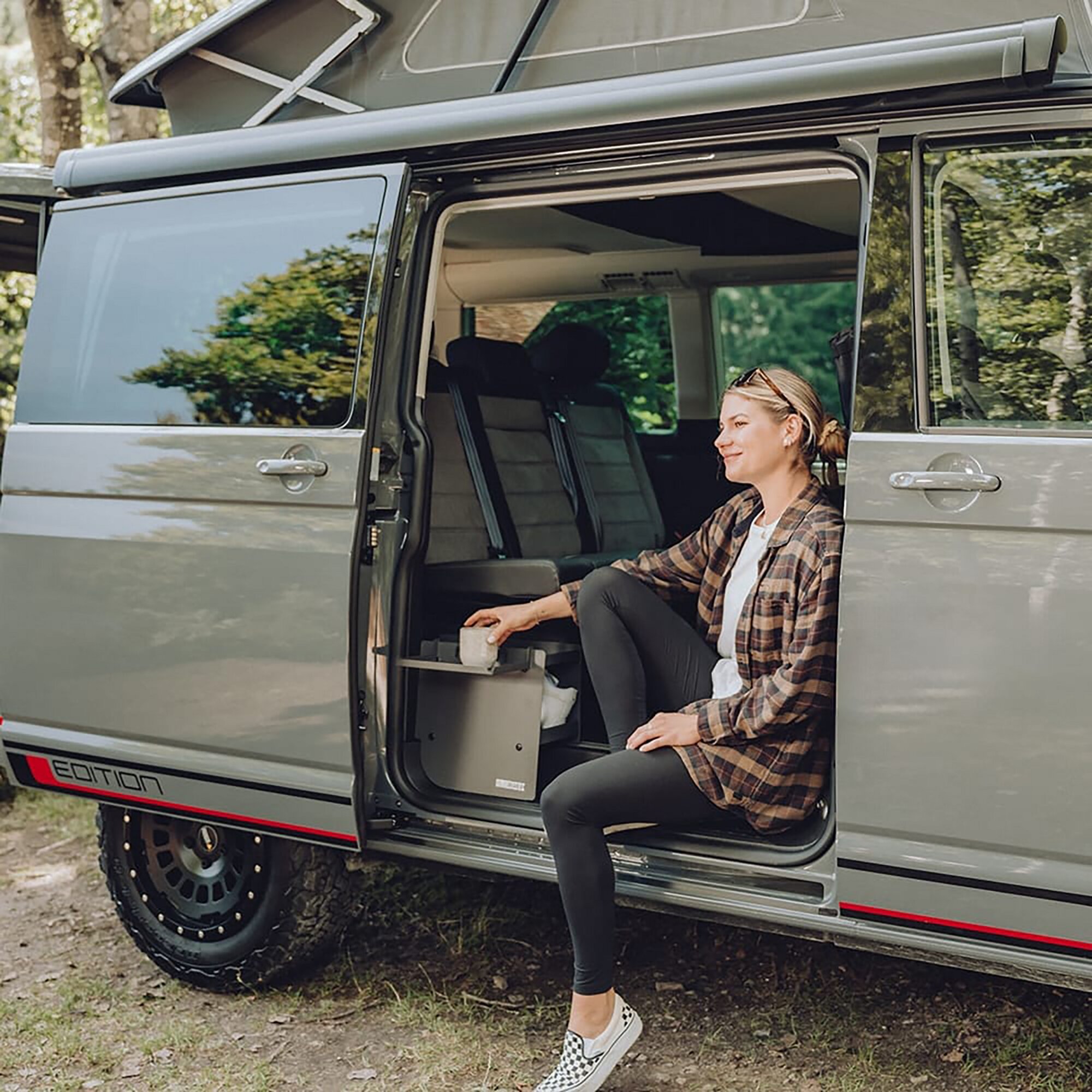 Schuhaufbewahrung shoeBOXX für VW T5/T6/T6.1, Beifahrerseite