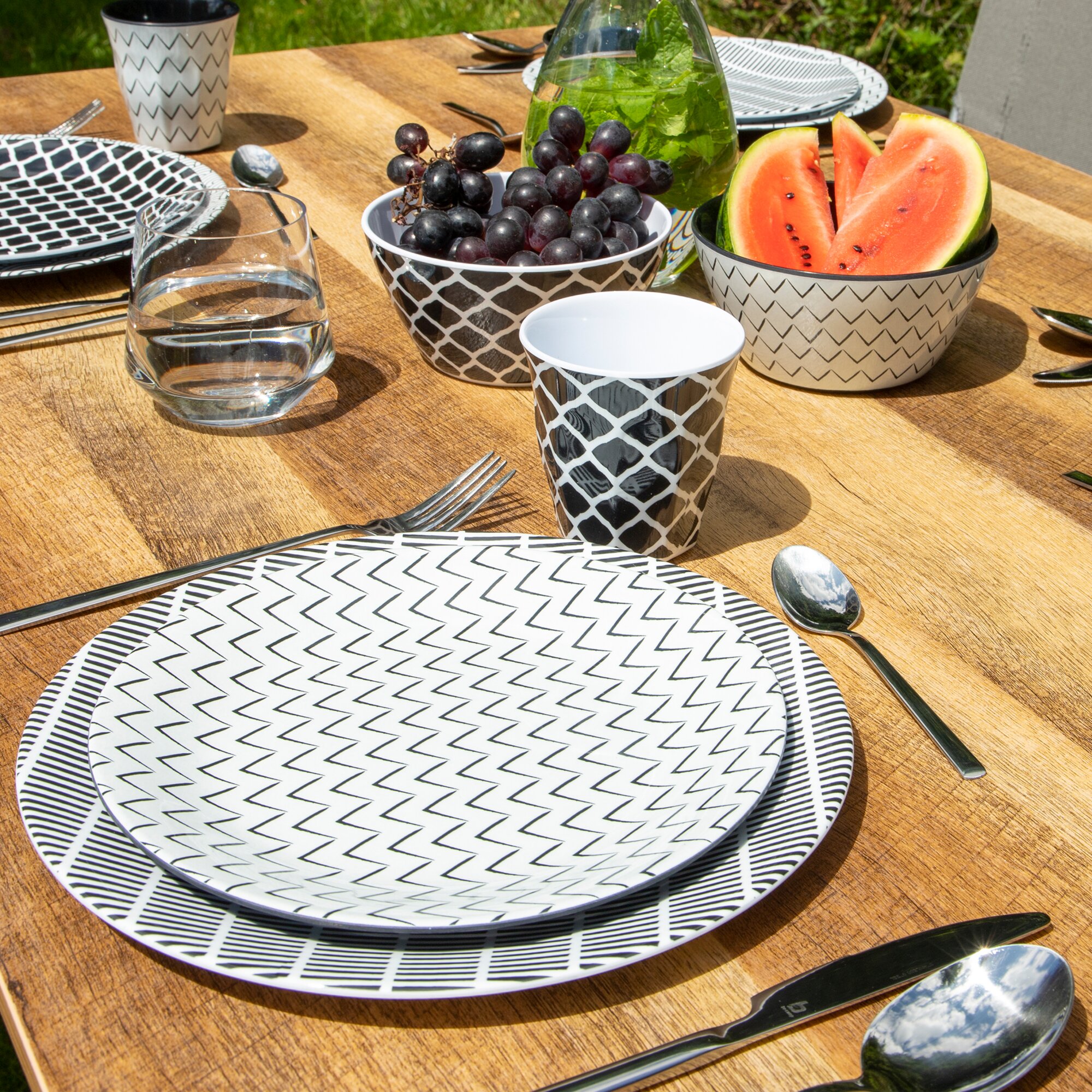 Geschirrserie Mix & Match, 16-teilig, schwarz/weiß